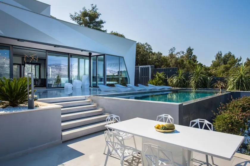 Exquisita villa totalmente equipada con jardín, barbacoa y piscina privada | Vistas a la piscina | Perfecta para el trabajo en remoto - Image 1