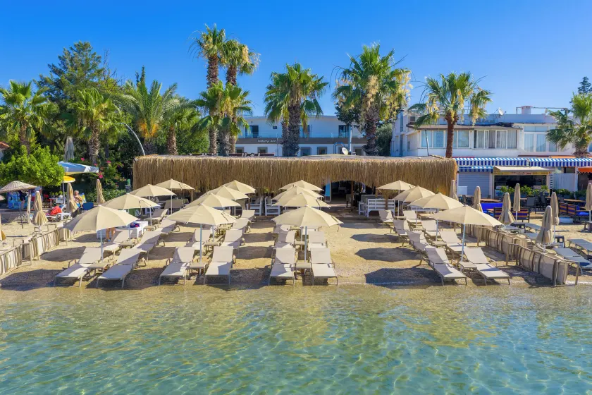 Halikarya Hotel & Restaurant Beach - Image 1
