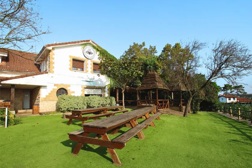 Latas Surf House - Image 1