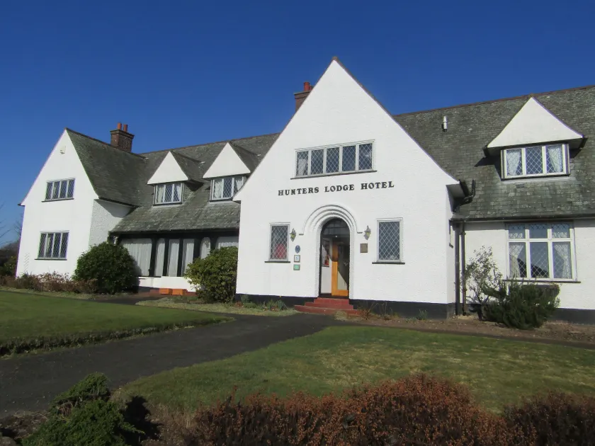 Hunters Lodge Hotel - Image 1