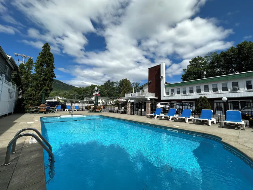 O'Sullivan's On The Lake Motel - Image 1
