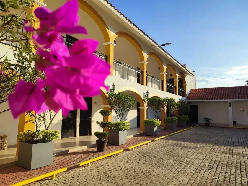 Casa Blanca Hotel - Image 1