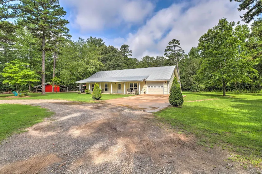 Higden Home w/ Furnished Porch, Spacious Yard - Innvendig