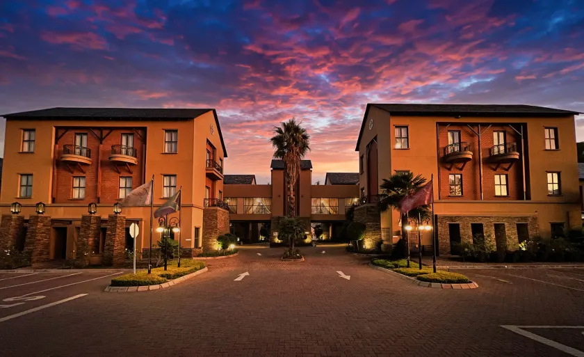 Tayfin Royale Hotel & Conference Centre - Image 1
