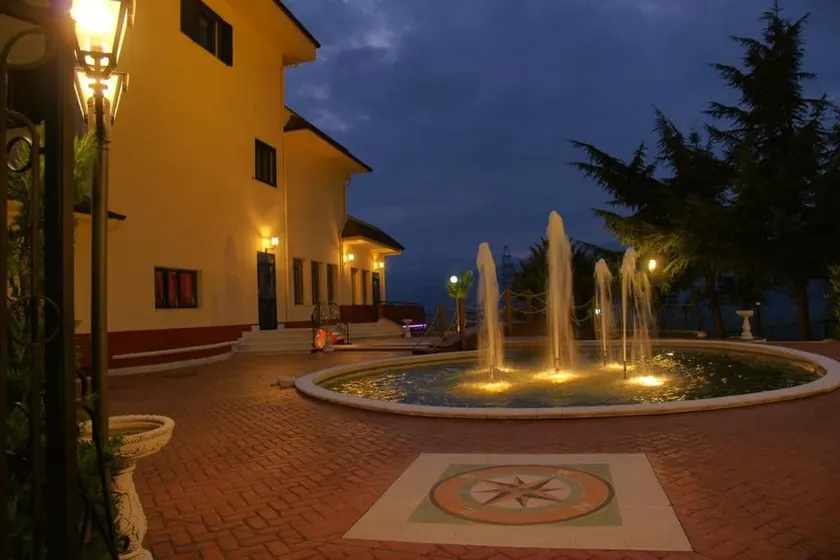 Kristall Palace Hotel - Image 1
