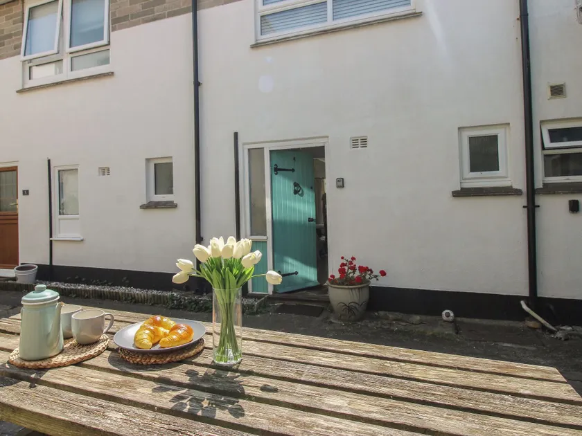 4 Thornlea Mews - Image 1