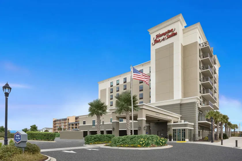 Hampton Inn & Suites Carolina Beach Oceanfront - Image 1