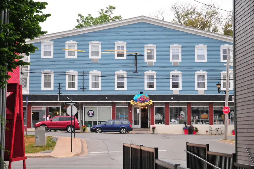 Smugglers Cove Inn - Image 1
