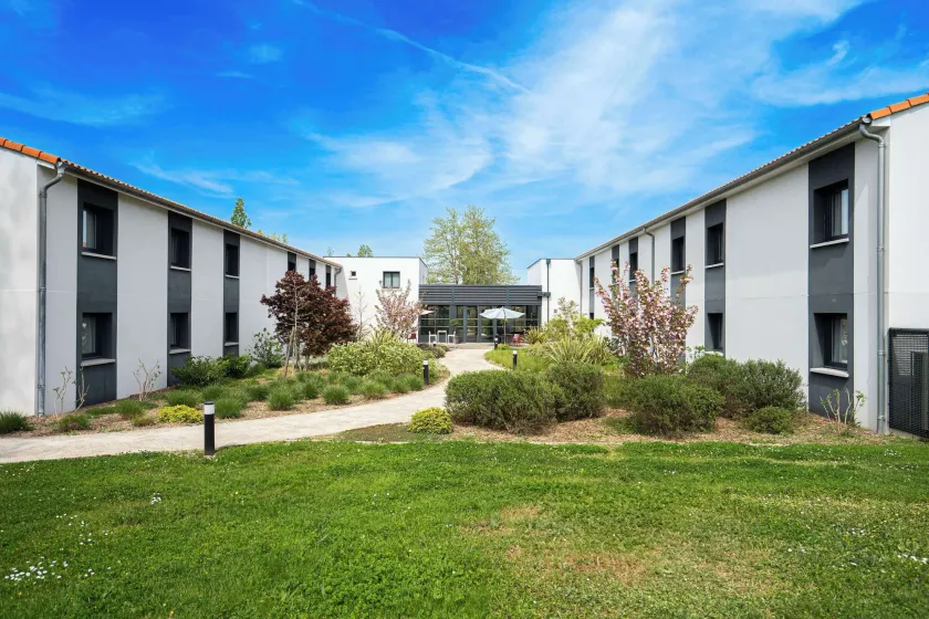 Sure Hotel by Best Western Les Portes de Montauban - Image 1