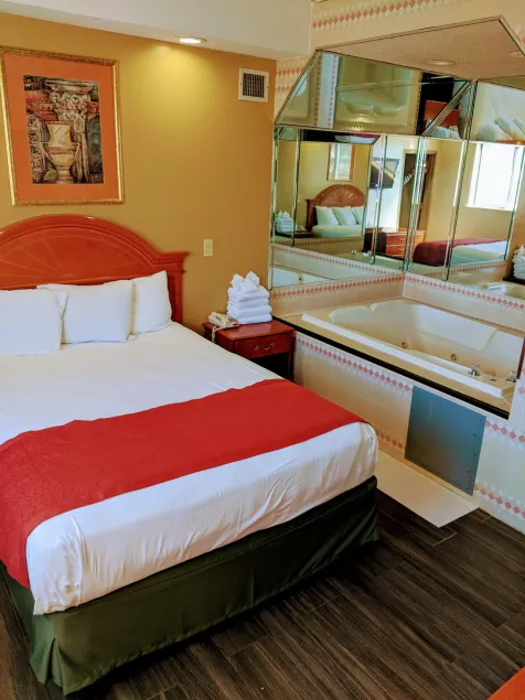 Jets Motor Inn - Image 1