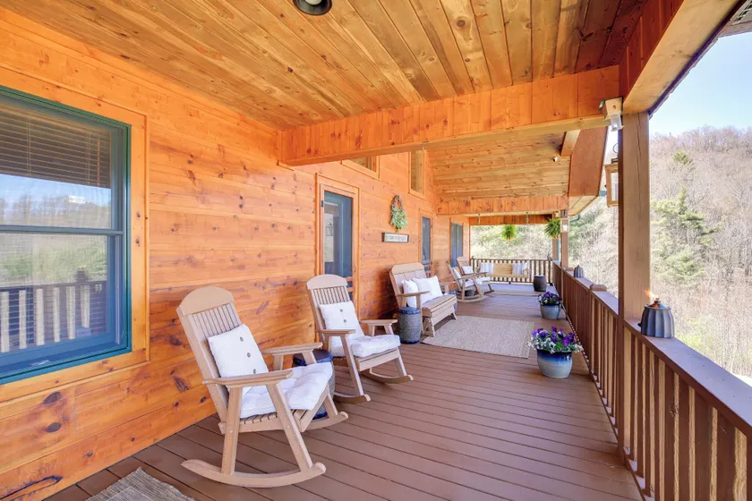 Deck, Gas Grill + Mtn Views: Sparta Cabin Stay! - Interiør