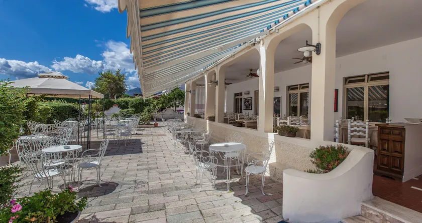 Hotel Sandalyon - Image 1