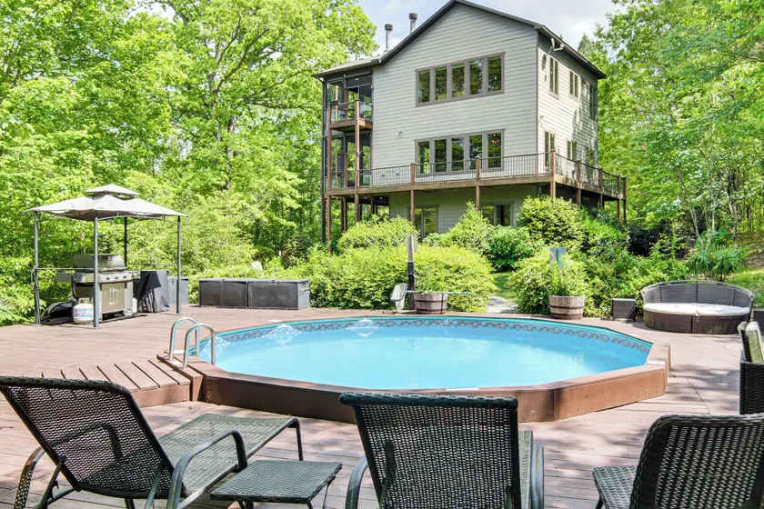 Hot Tub & Trail Access: 'treehouse' in Landrum! - Image 1