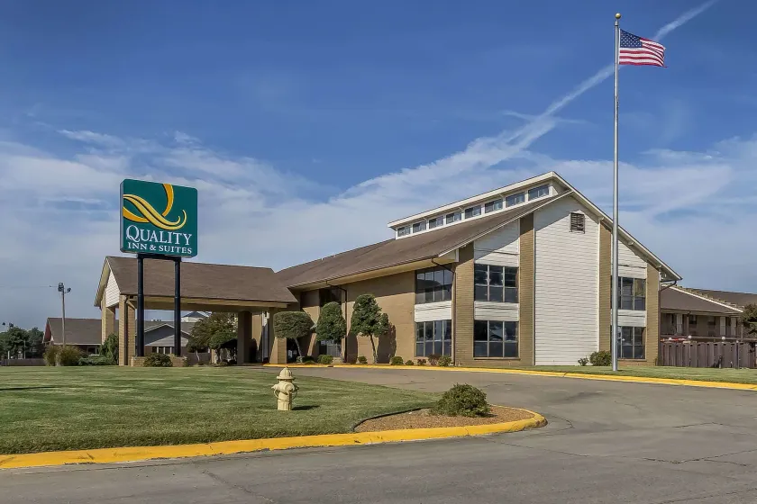 Quality Inn & Suites Stuttgart North - Image 1