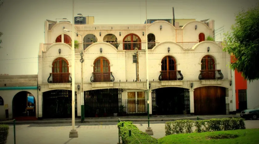 Hotel Dos Reynas - Image 1