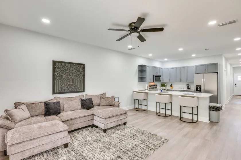 3 Mi to Dtwn & Everbank Stadium! Family Townhome - Image 1