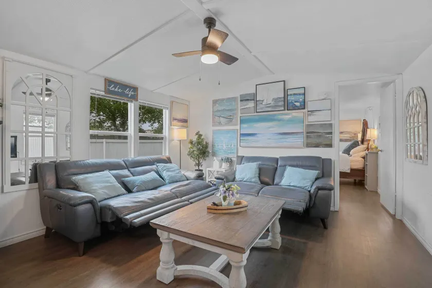 Boat & Fish on Lewisville Lake: Pet-Friendly Haven - Image 1