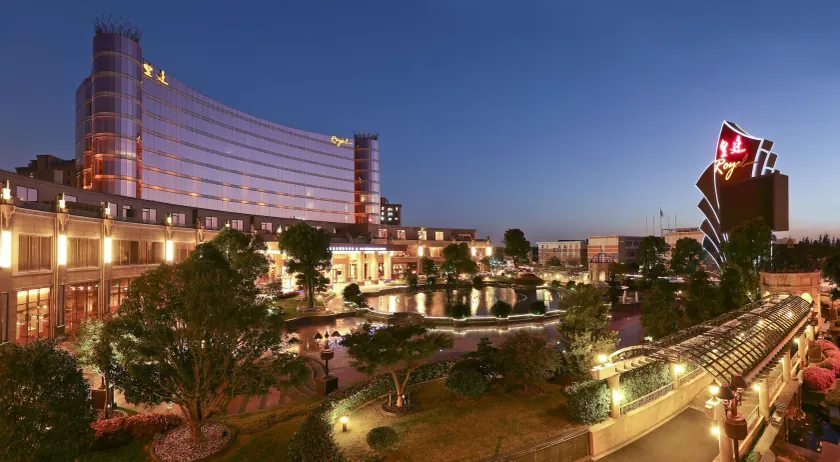 Royal International Hotel Shanghai - Image 1
