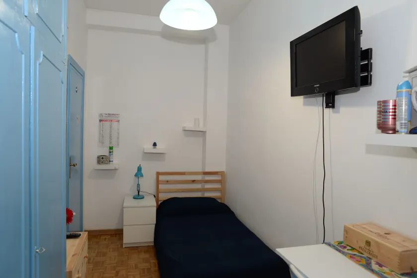 Single room in cozy and comfortable apartment - Image 1