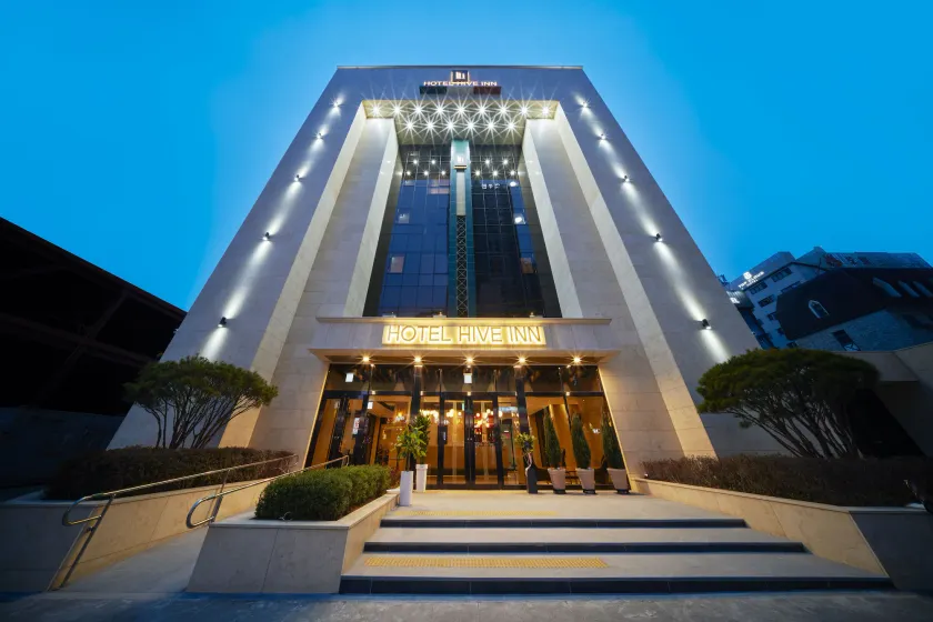 Hotel Hive Inn - Image 1