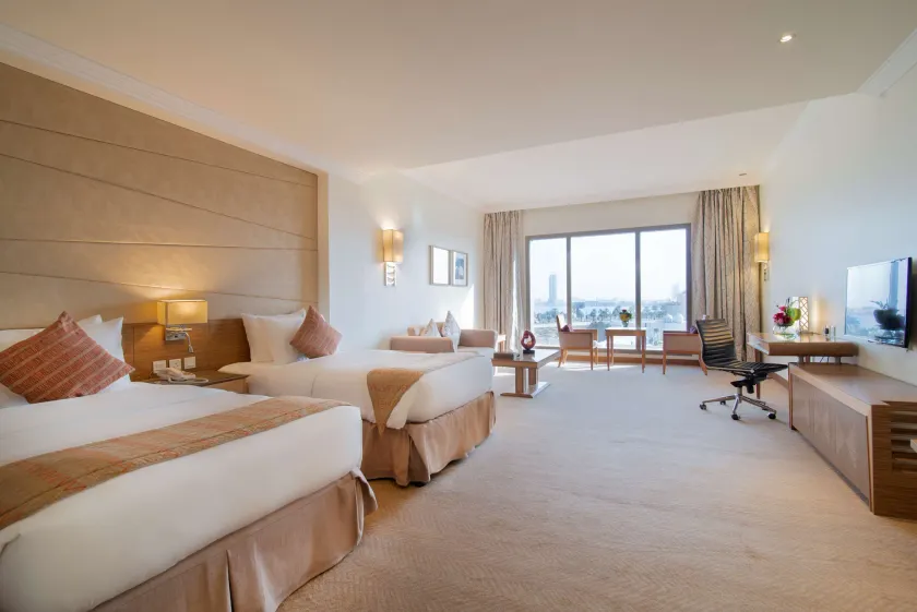 Golden Tulip Dammam Corniche Hotel - Image 1