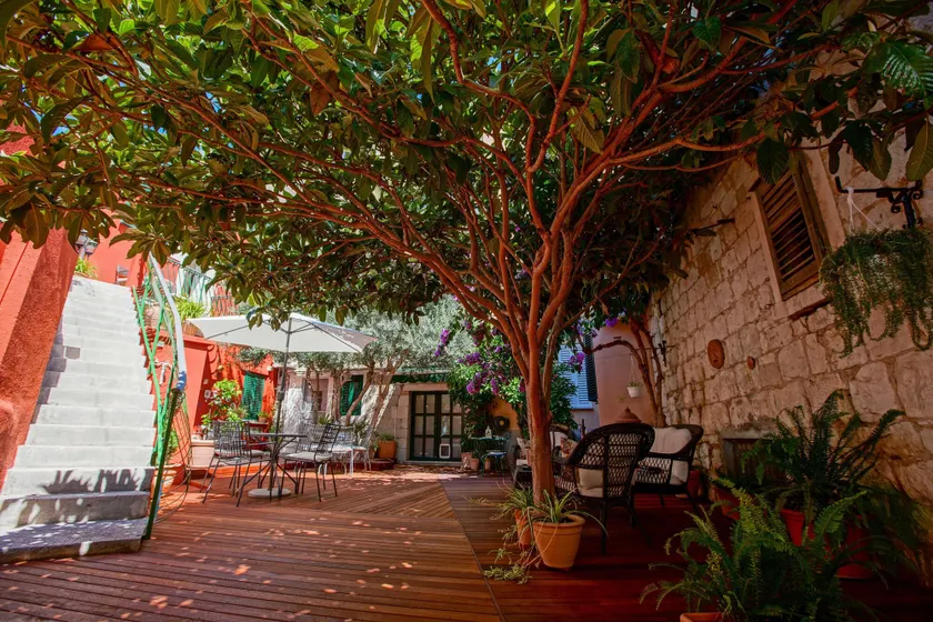 Boutique Guest Accommodation Zephyrus - Image 1