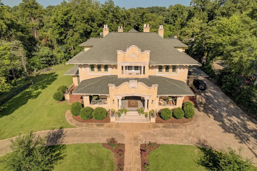 Oak Hall Mansion and Boutique Hotel - Image 1