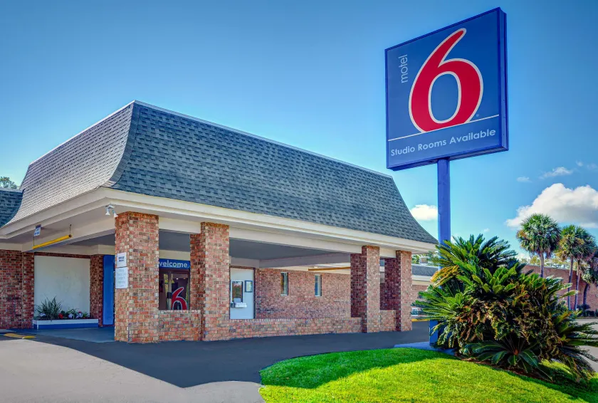 Motel 6 Tallahassee, FL - Downtown - Image 1