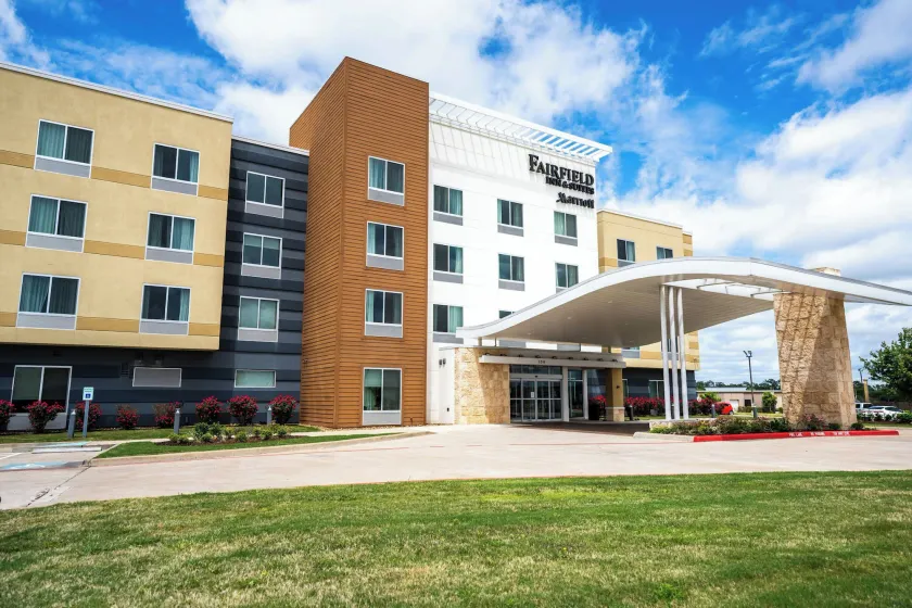 Fairfield Inn & Suites by Marriott Huntsville - Image 1