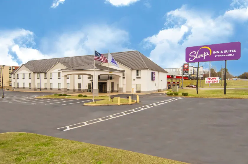 Sleep Inn & Suites Tuscaloosa East - Image 1