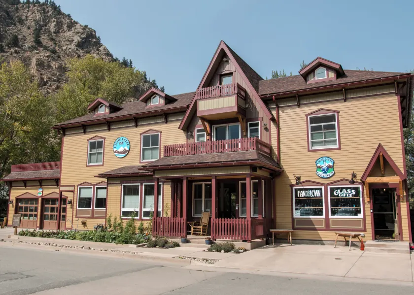 Clear Creek Inn - Image 1