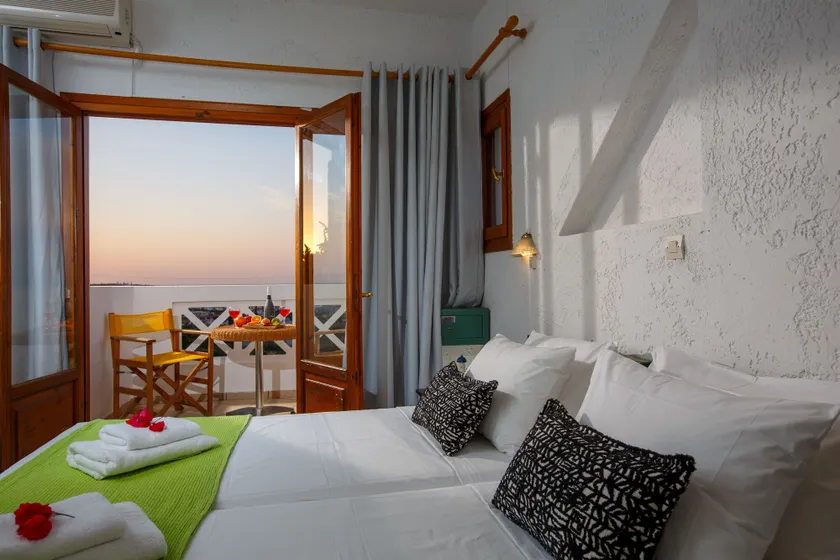 Romantica Hotel Apartments - Image 1