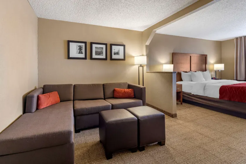 Comfort Inn & Suites Hays I-70 - Image 1