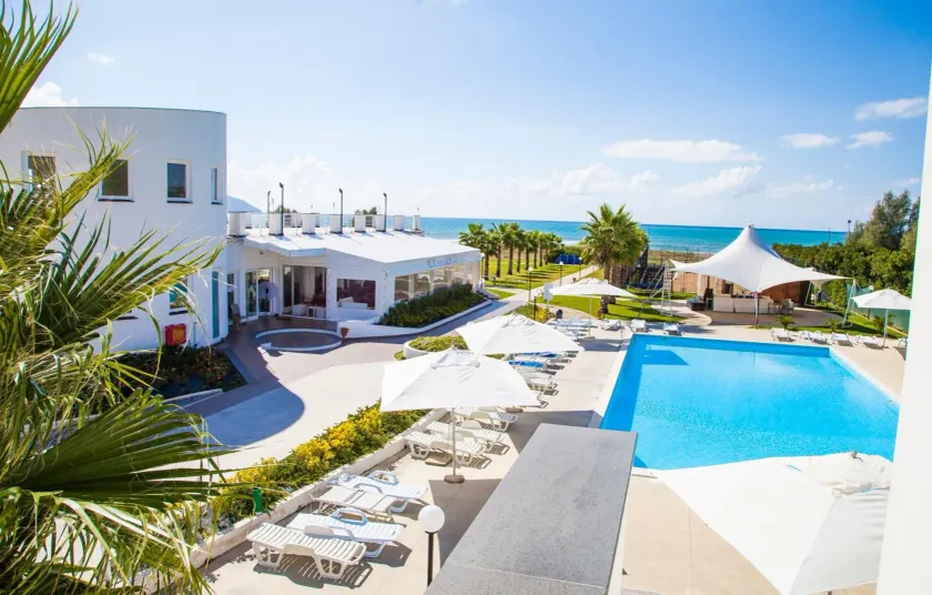 Medea Beach Resort - Cultural Stay near Amalfi Coast & Paestum - Image 1
