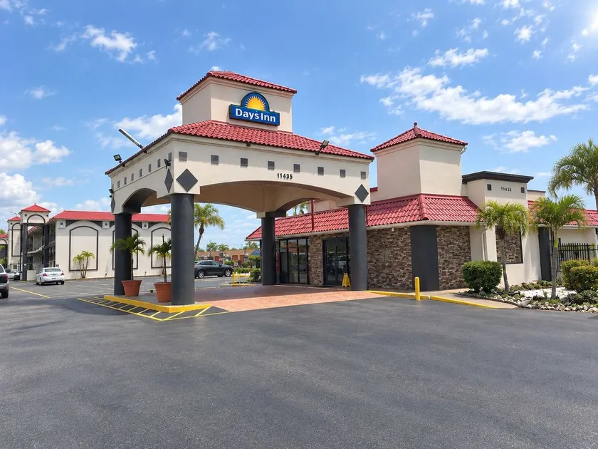 Days Inn by Wyndham Fort Myers - Image 1