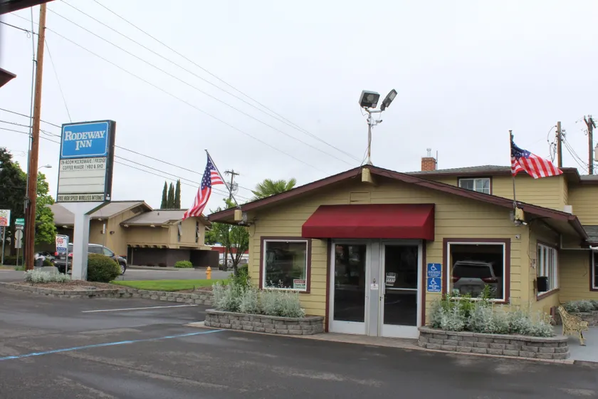 Rodeway Inn Medford South I-5 - Image 1