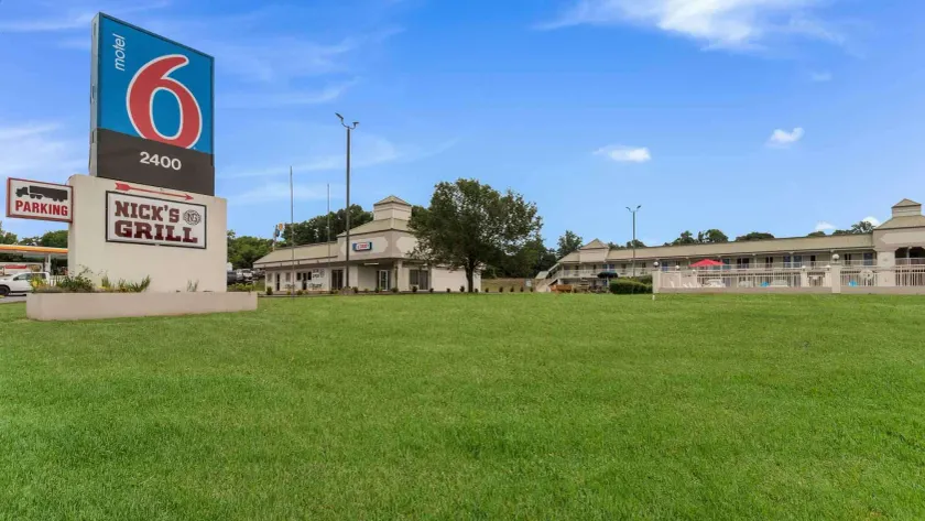 Motel 6-Pulaski, TN - Image 1