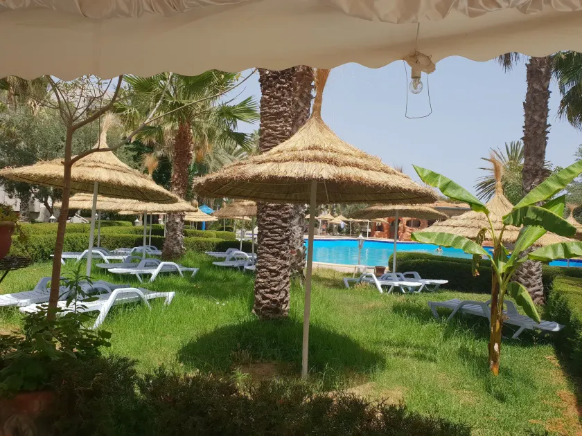 Azur Plaza - Image 1