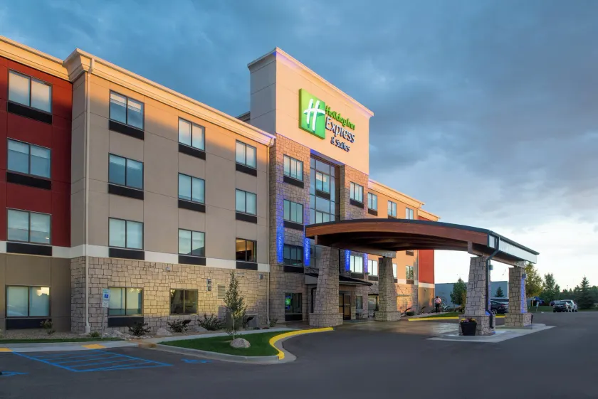 Holiday Inn Express Hotel & Suites Bismarck by IHG - Image 1