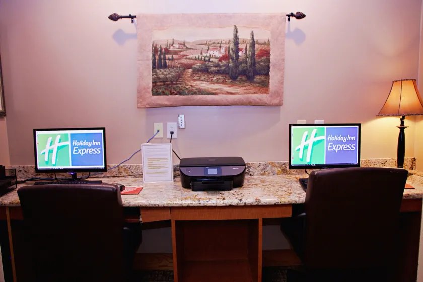 Holiday Inn Express Hotel & Suites Pierre-Fort Pierre by IHG - Image 1
