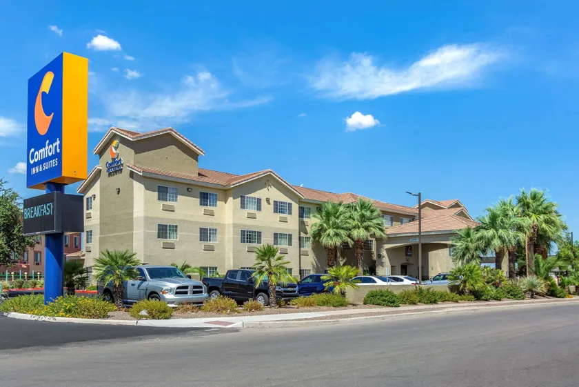 Comfort Inn & Suites North Tucson Marana - Image 1