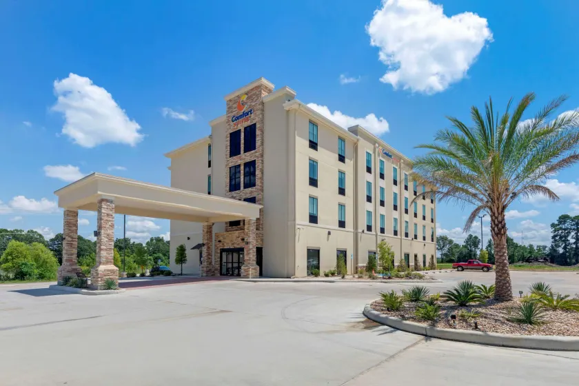 Comfort Suites West Monroe near Ike Hamilton Expo Center - Image 1