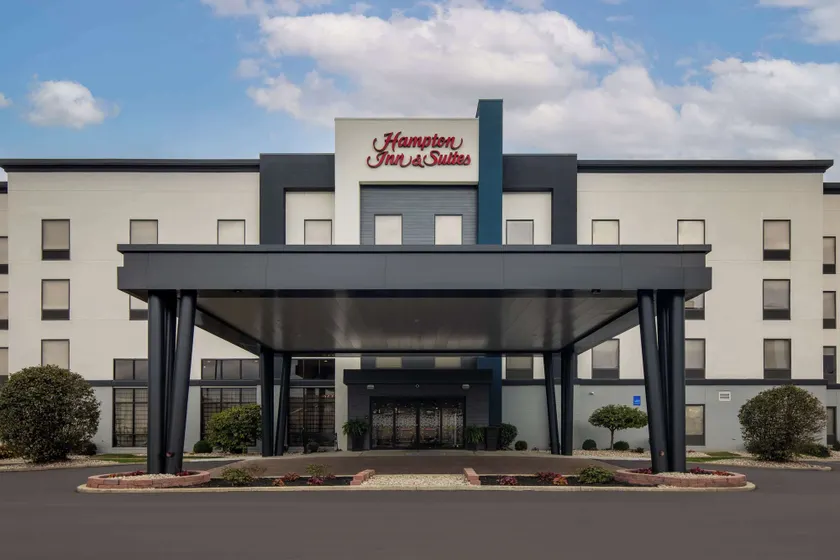 Hampton Inn & Suites Dayton - Vandalia - Image 1