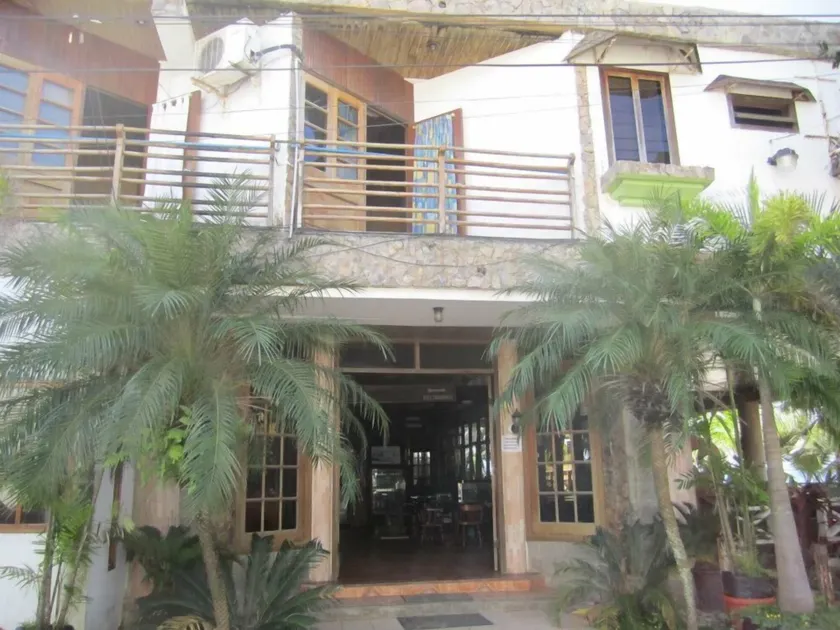 Hotel Sherwood - Image 1