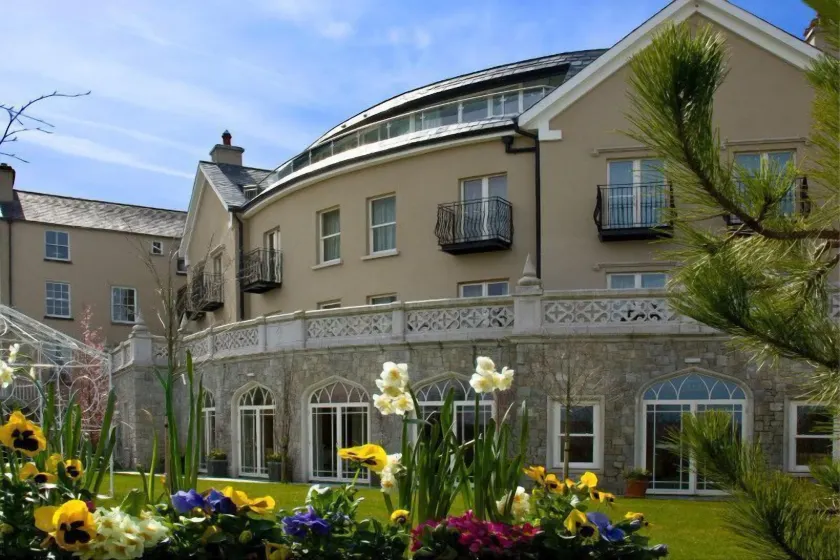 Step House Hotel - Image 1