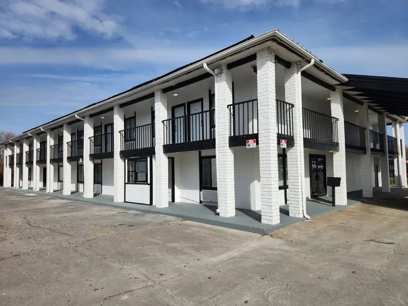 ECONOMY INN AND SUITES - Image 1