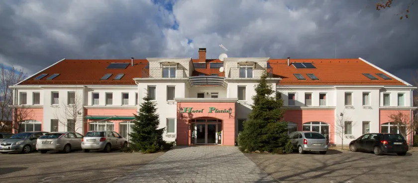 Platan Hotel - Image 1