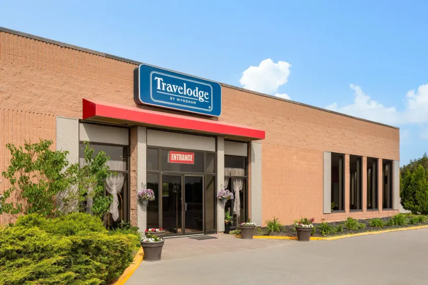 Travelodge by Wyndham Lindsay - Image 1