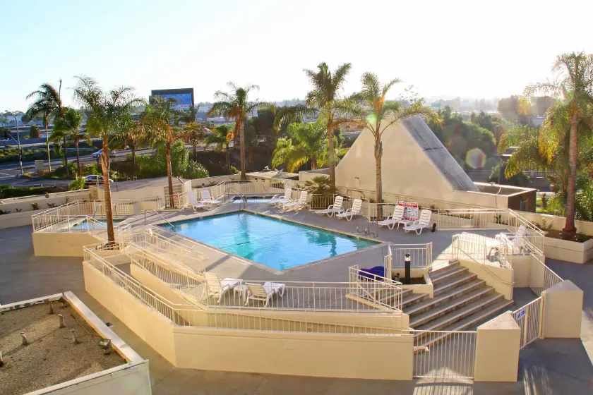 LA Crystal Hotel -Los Angeles-Long Beach Area - Image 1