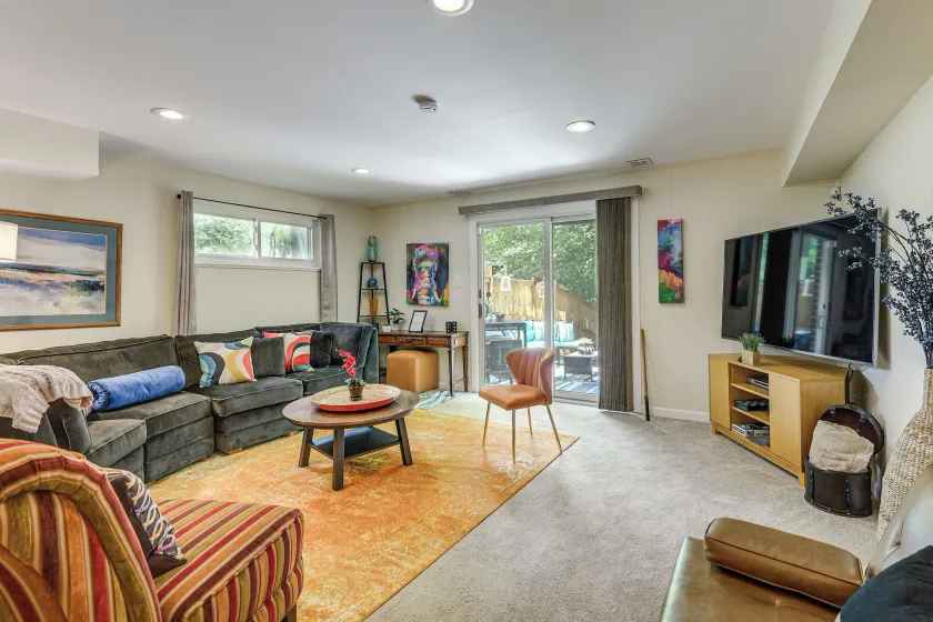 3 Mi to Dtwn Silver Spring: Convenient DC Area Apt - Image 1